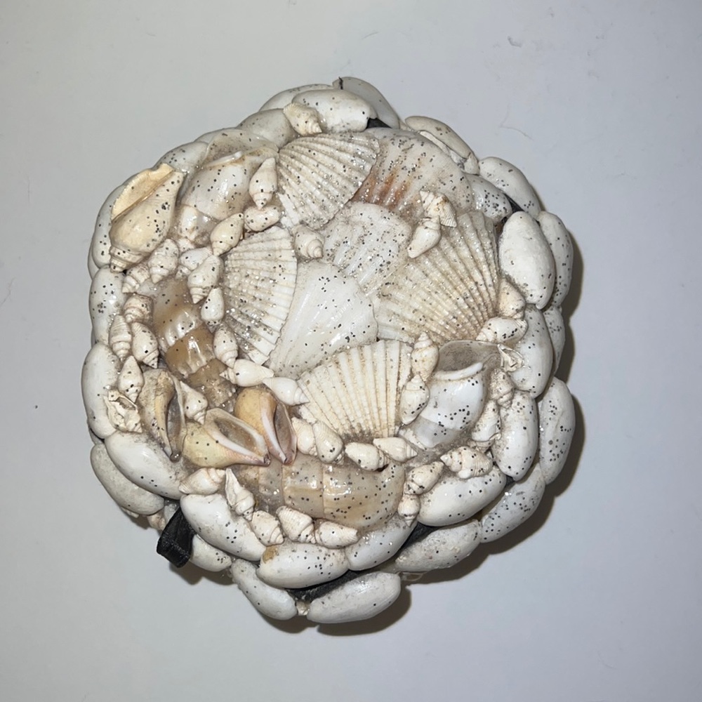 Shell keepsake box - Picture 3 of 7